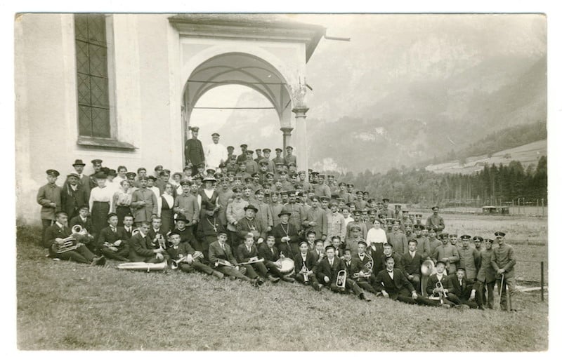 Ausflug von gegen 100 deutschen Internierten nach Grafenort am 18. Juli 1916. Der Abt von Maria Laach, Ildefons Herwegen, weilte zu einem Kuraufenthalt in Engelberg und veranlasste diese Zusammenkunft.